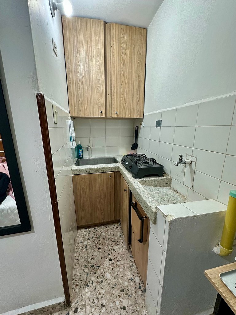 Cómodo en zona residencial a 1m de Av. el poblado