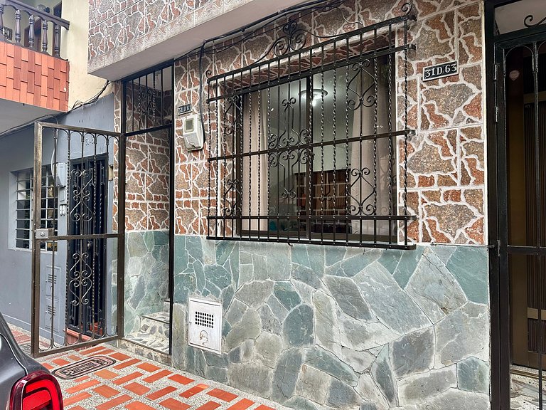 Cómodo en zona residencial a 1m de Av. el poblado