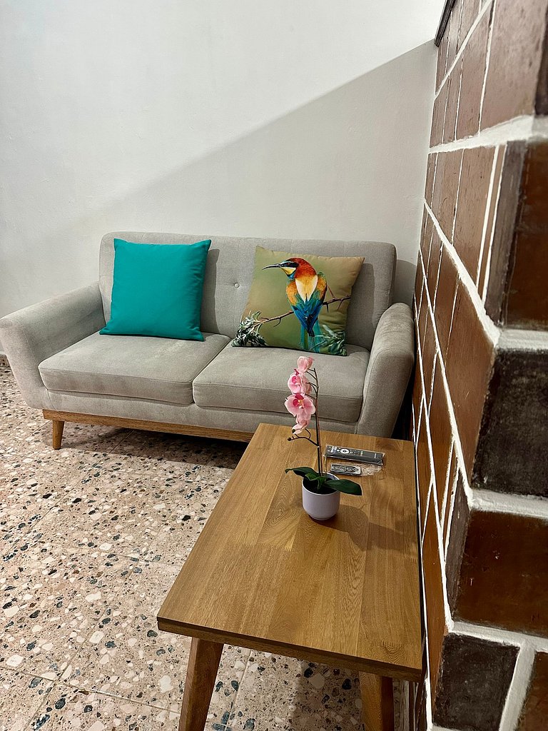 Cómodo en zona residencial a 1m de Av. el poblado