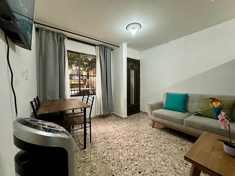 Cómodo en zona residencial a 1m de Av. el poblado