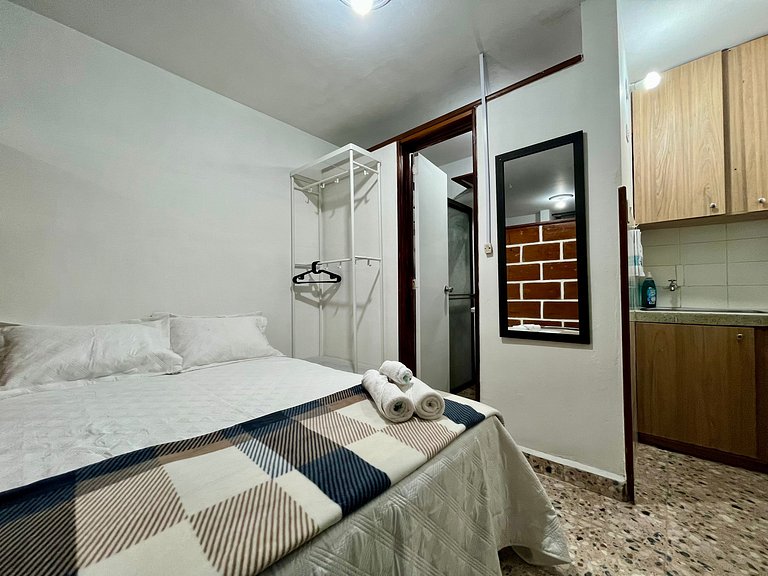 Cómodo en zona residencial a 1m de Av. el poblado
