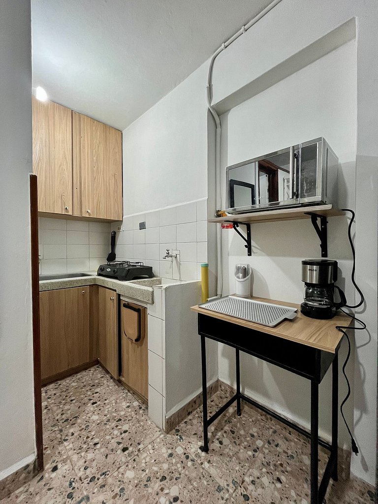 Cómodo en zona residencial a 1m de Av. el poblado