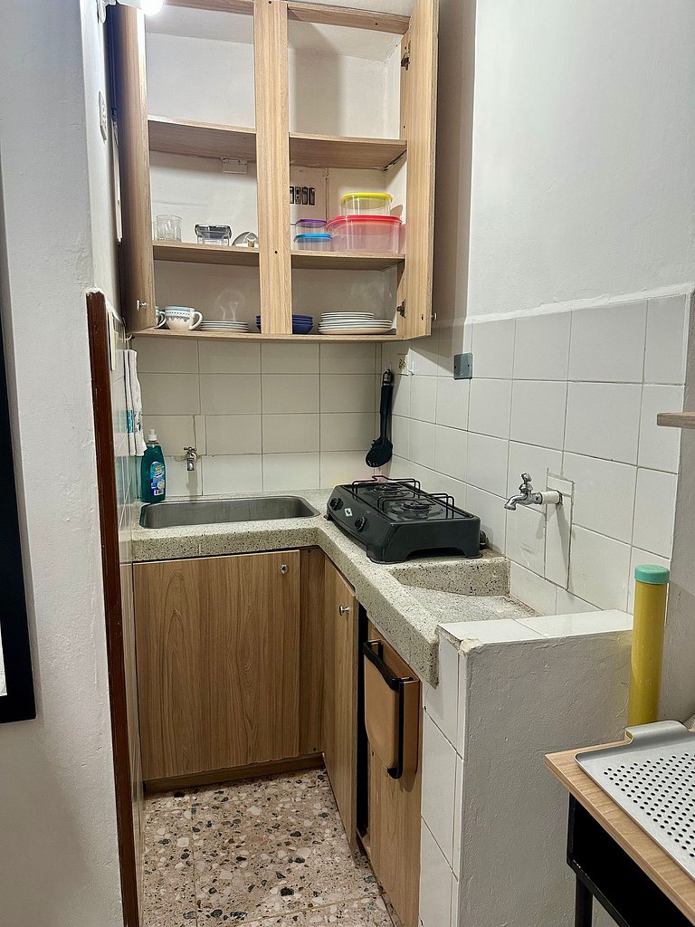 Cómodo en zona residencial a 1m de Av. el poblado