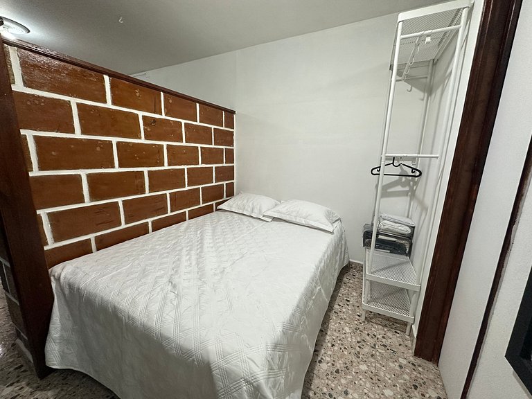 Cómodo en zona residencial a 1m de Av. el poblado