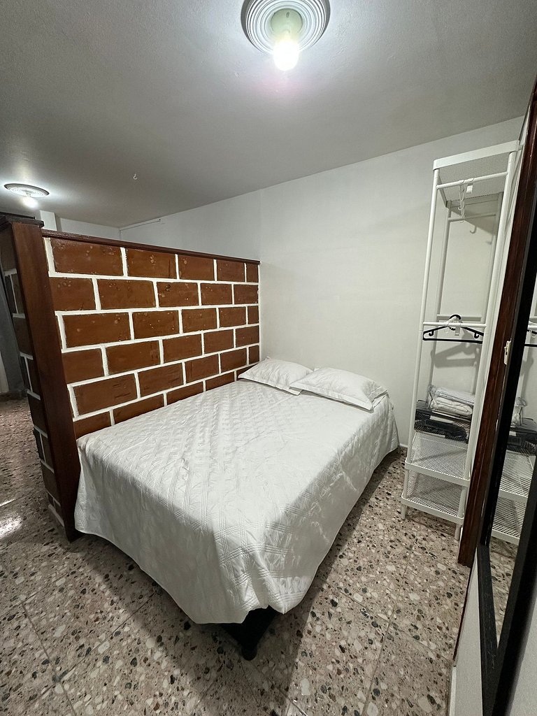 Cómodo en zona residencial a 1m de Av. el poblado