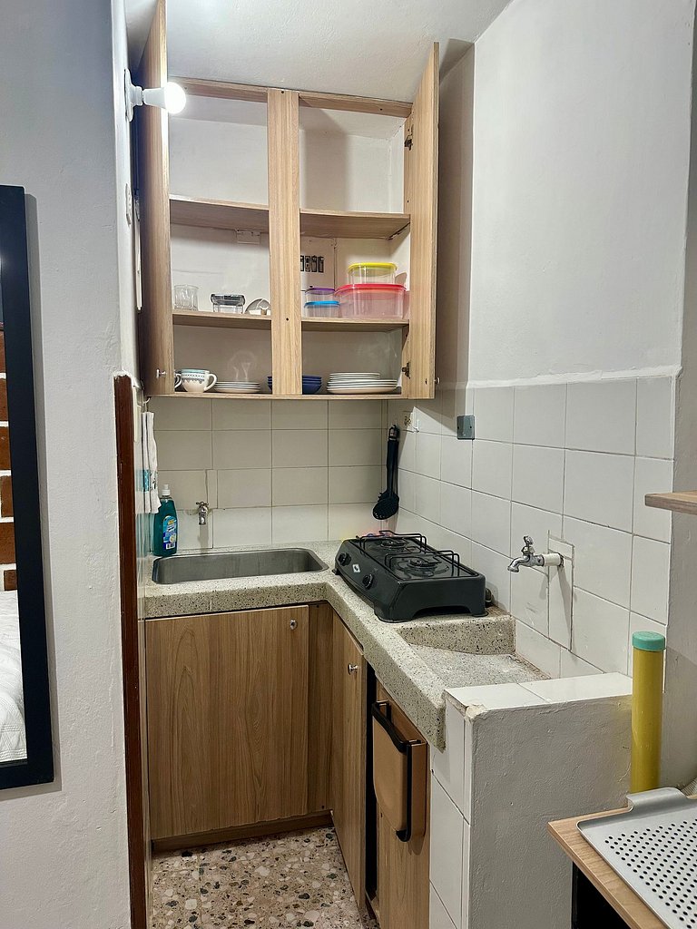 Cómodo en zona residencial a 1m de Av. el poblado